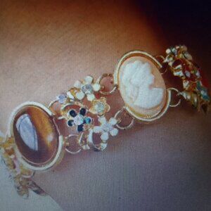 Bundle 1 gift&special-design vintage gorgeous bracelet brand new